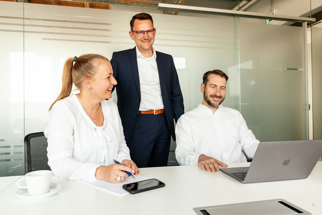 it consultants with clients